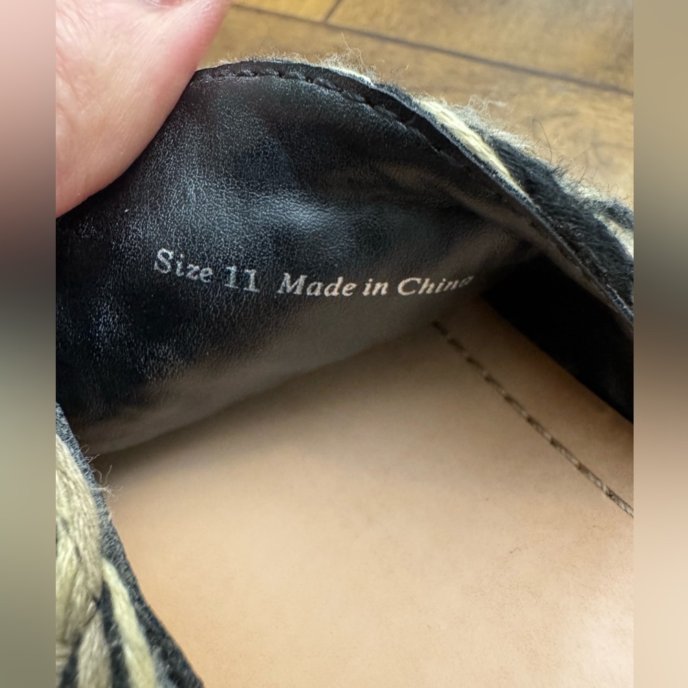 Dolce Vita Black and Tan Platform Sandals - Picture 4 of 5